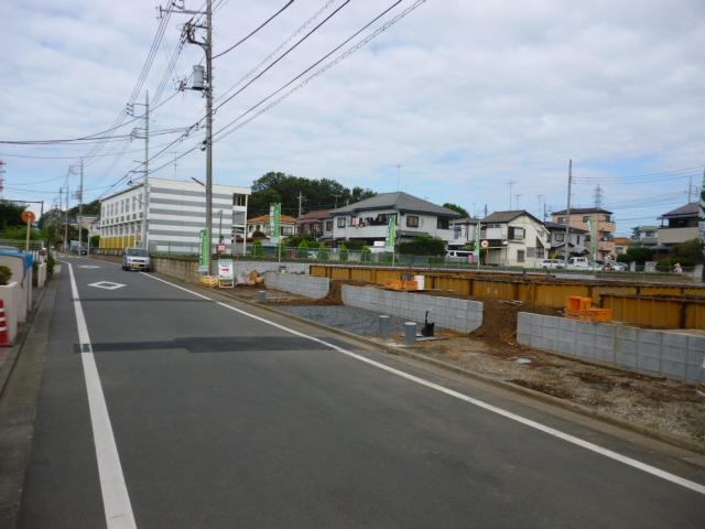 Local photos, including front road. South road (width 6M public road)