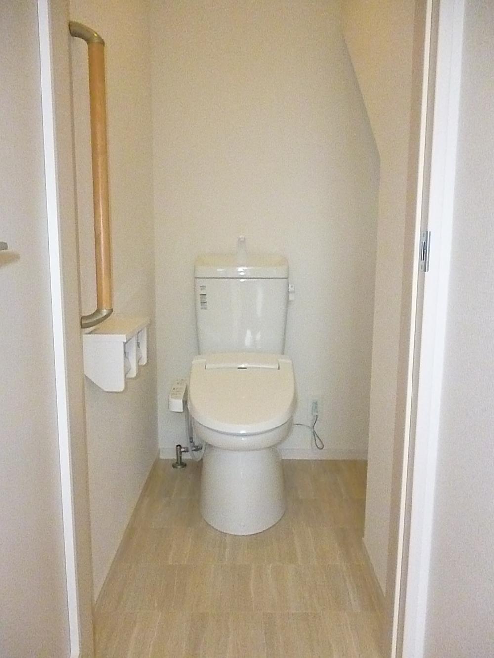 Toilet. 1 ・ 2F shower toilet (seller construction cases)