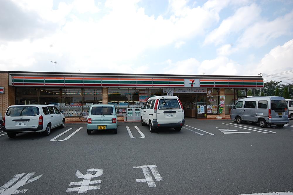 Convenience store. 123m until the Seven-Eleven store Ogawa