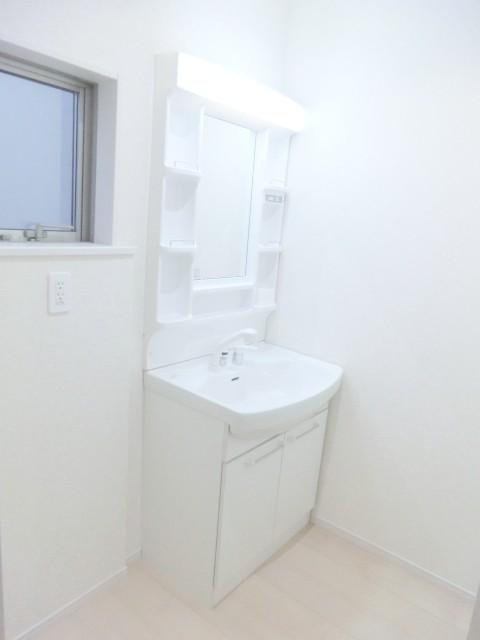 Wash basin, toilet. Basin of 1 Building