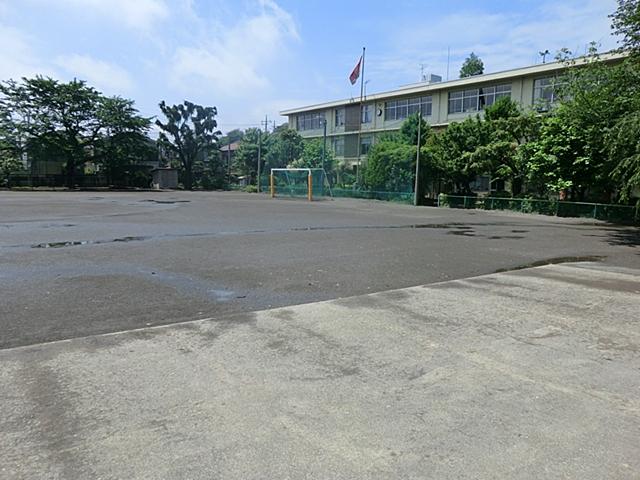 Primary school. Kodaira stand Xiaoping 694m until the second elementary school