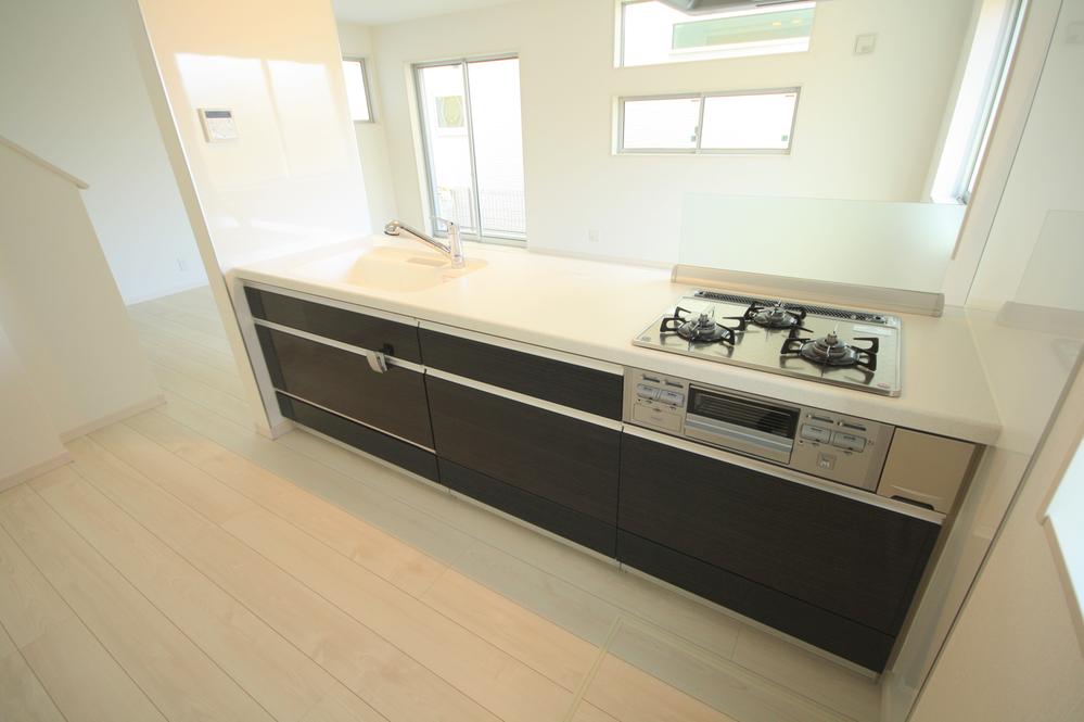 Kitchen. Local Photos