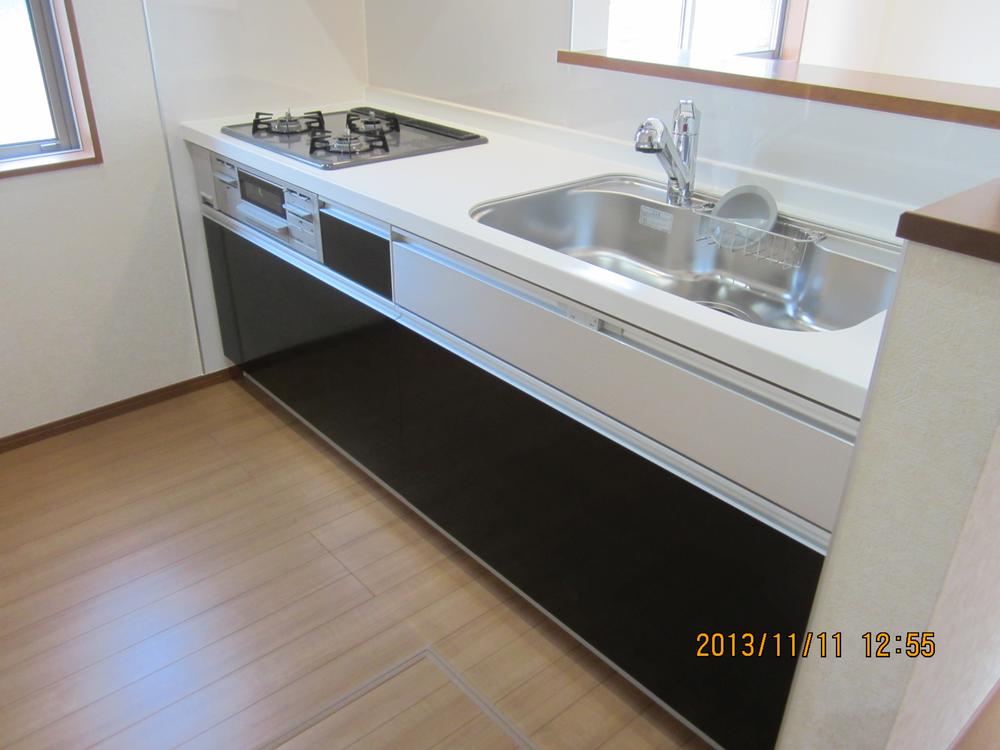 Kitchen. Indoor (11 May 2013) Shooting