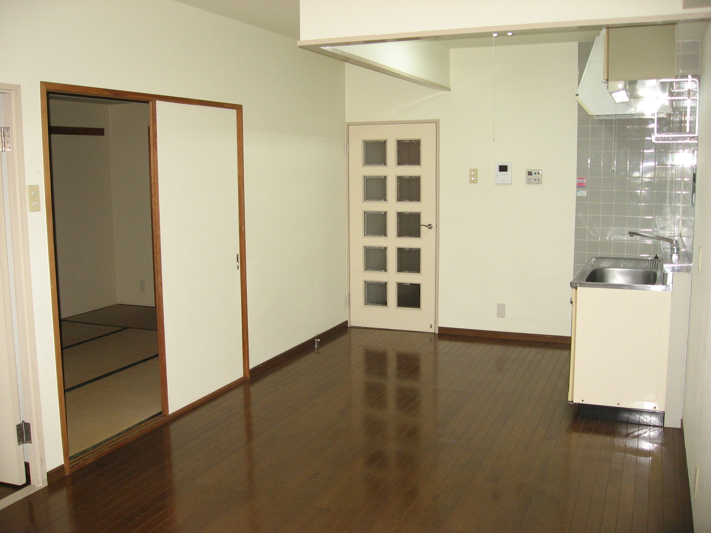 Other room space. Living room is next to the Japanese-style room. Accustomed to Goro' and next to after a meal!