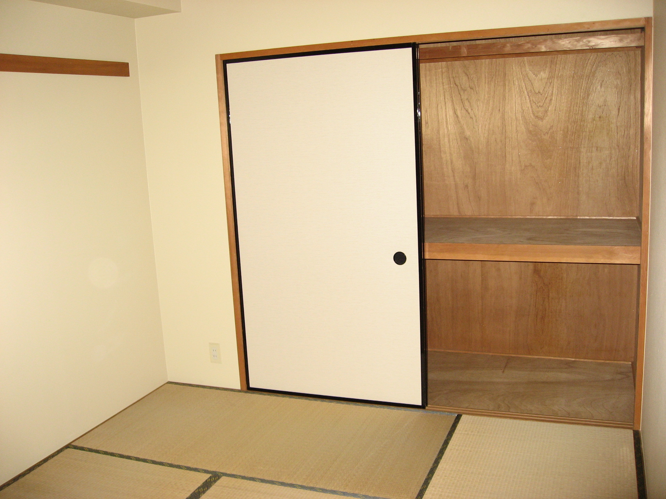 Other room space. Calm Japanese-style room, There closet.