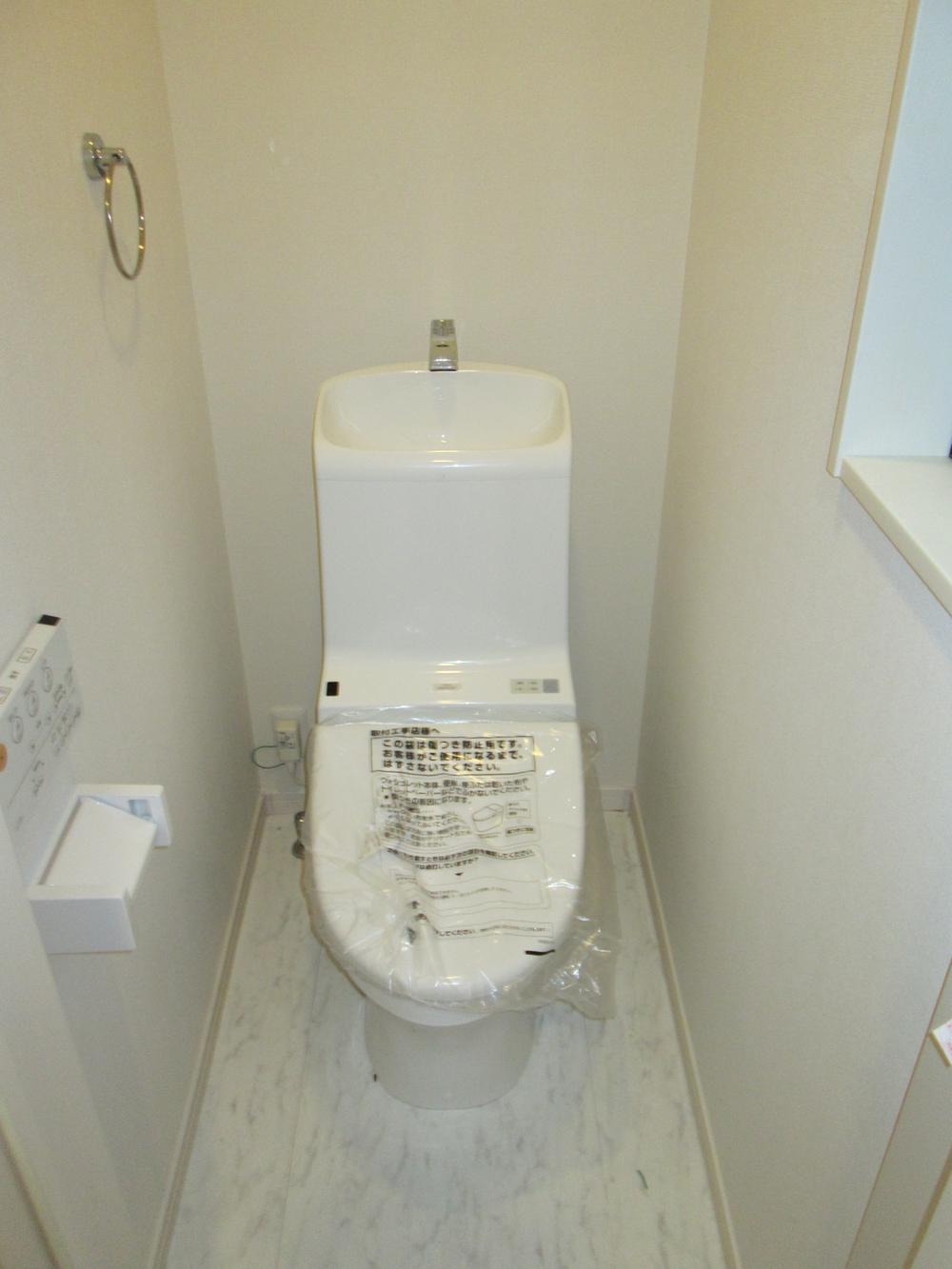 Toilet. Indoor (September 2013) Shooting