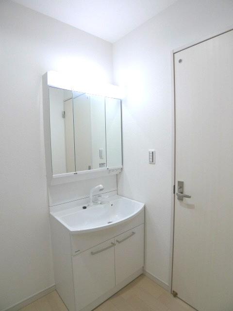 Wash basin, toilet. Wash room (1 Building)