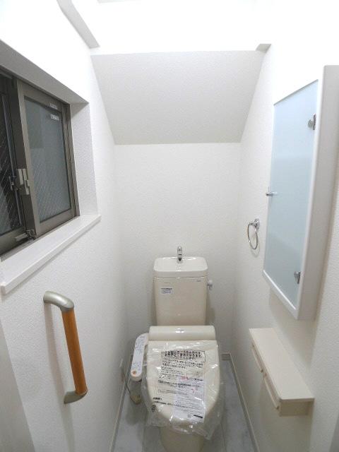 Toilet. Toilet (Building 2)