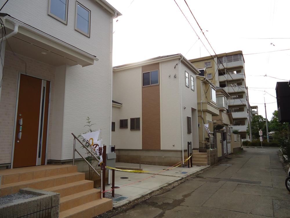 Local photos, including front road. Local (10 May 2013) Shooting