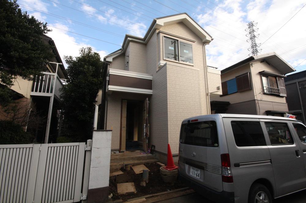 Local appearance photo. Local (12 May 2013) Shooting