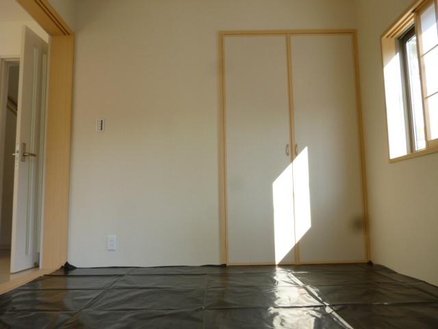 Same specifications photos (Other introspection). Ahead is an image of the finished Japanese-style room. 
