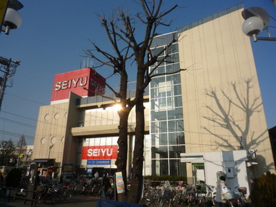 Supermarket. Seiyu to (super) 155m