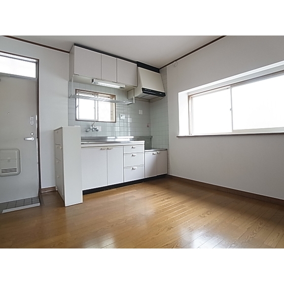 Living and room. Wide DK ・ Bay window with