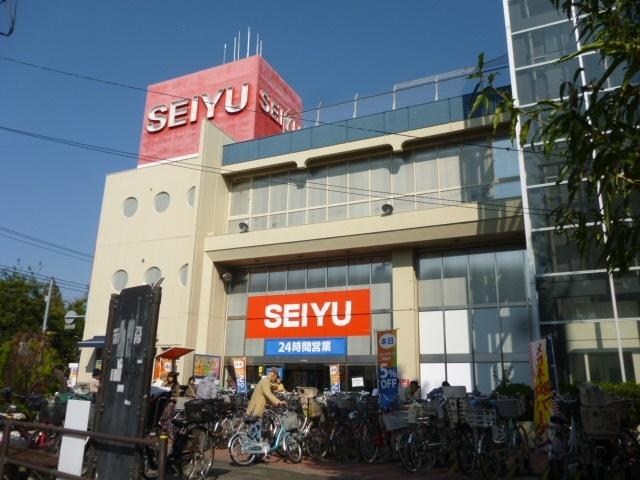 Supermarket. It is open 880m 24 hours to SEIYU.