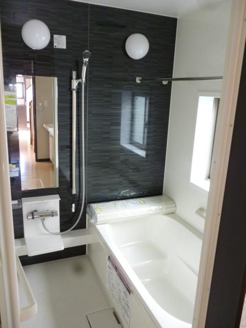 Same specifications photos (Other introspection). Ahead is an image of the finished bathroom.