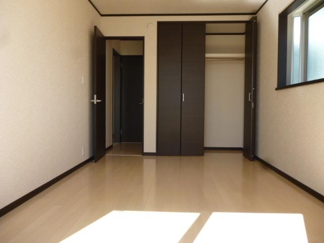 Same specifications photos (Other introspection). Ahead is an image of the completed Western-style.