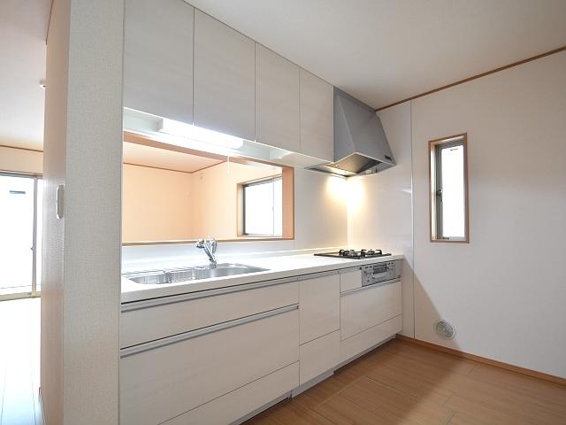 Kitchen. 1-2 Building kitchen