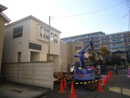 Local photos, including front road. Sale site (November 16, 2013) Shooting