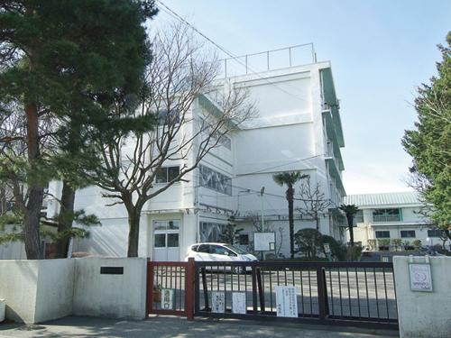 Primary school. Municipal Xiaoping to fifteenth Elementary School 1100m