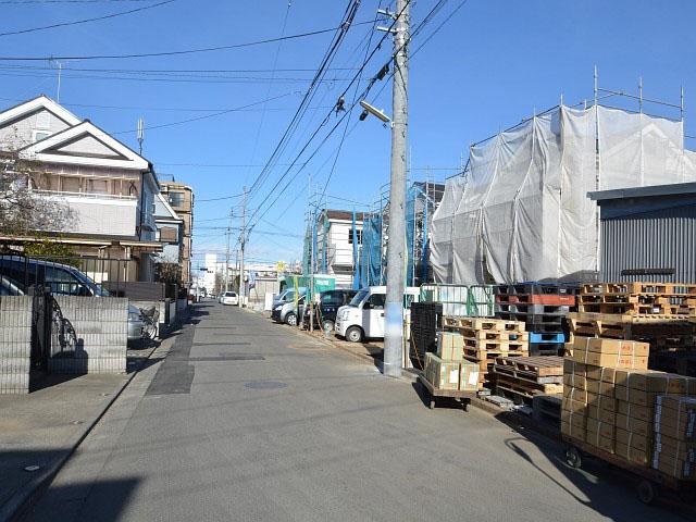 Local photos, including front road. Kodaira Kogawahigashi cho 5-chome, contact road 2013 / 12 / 16 shooting