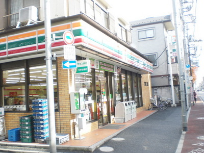 Convenience store. Seven-Eleven (convenience store) up to 100m