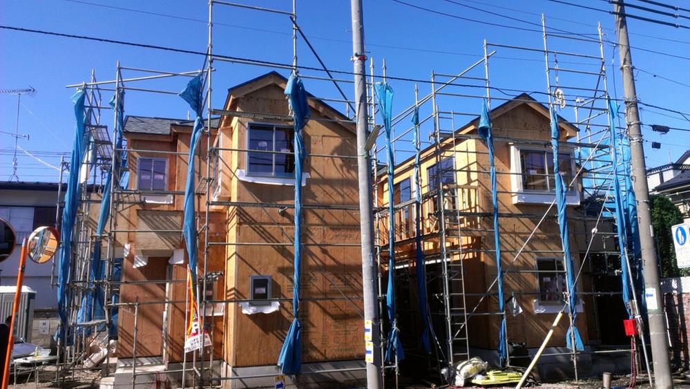 Local photos, including front road. November shooting