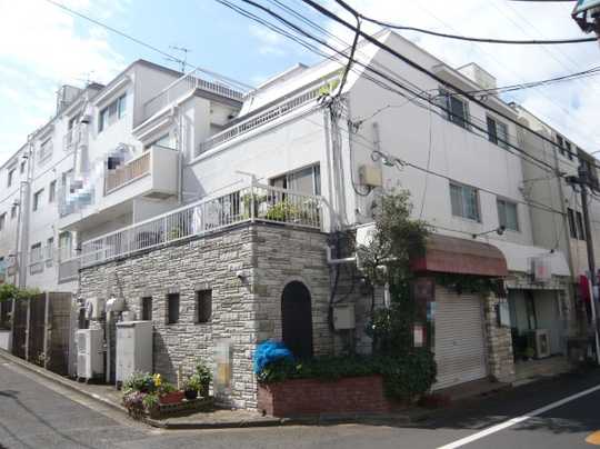 Local appearance photo. Yet Hitotsubashi-Gakuen Station walk 3 minutes, This apartment is located in a quiet residential area