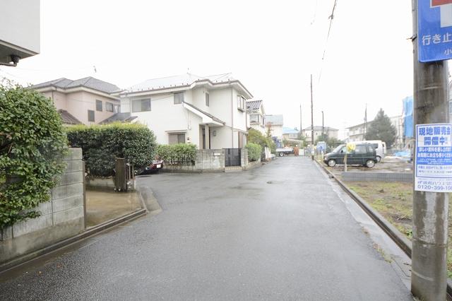 Local photos, including front road. Frontal road From the north Local (10 May 2013) Shooting