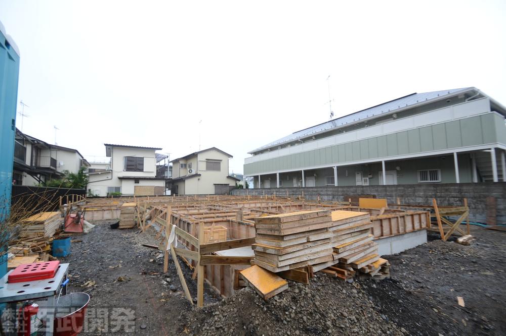 Local photos, including front road. Local (10 May 2013) Shooting 1 Building