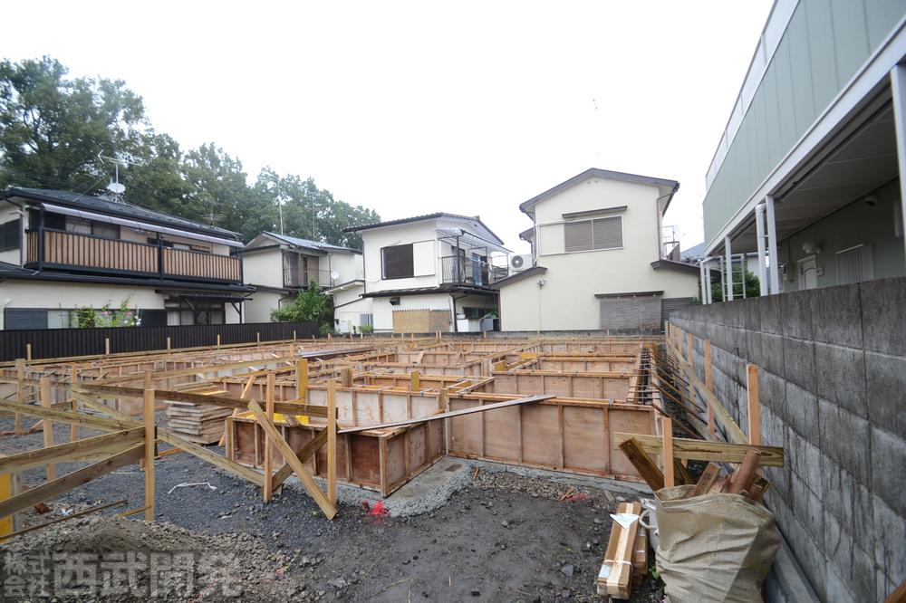 Local photos, including front road. Local (10 May 2013) Shooting Building 3