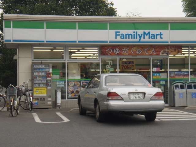 Convenience store. 1100m to Family Mart (convenience store)