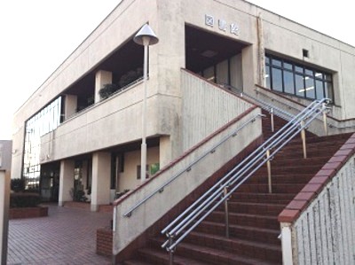 library. Kodaira stand Ogawanishi the town library (library) to 236m