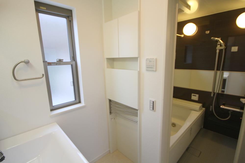 Wash basin, toilet. Indoor (10 May 2013) Shooting