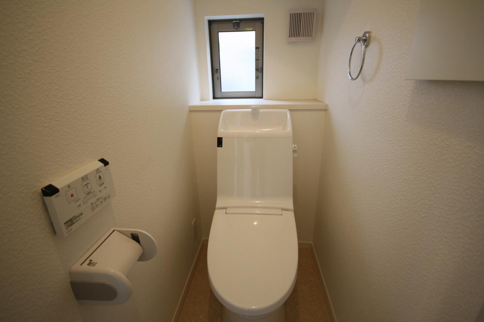 Toilet. Indoor (10 May 2013) Shooting