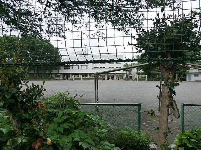 Primary school. Kodaira stand Xiaoping 798m until the fourth elementary school