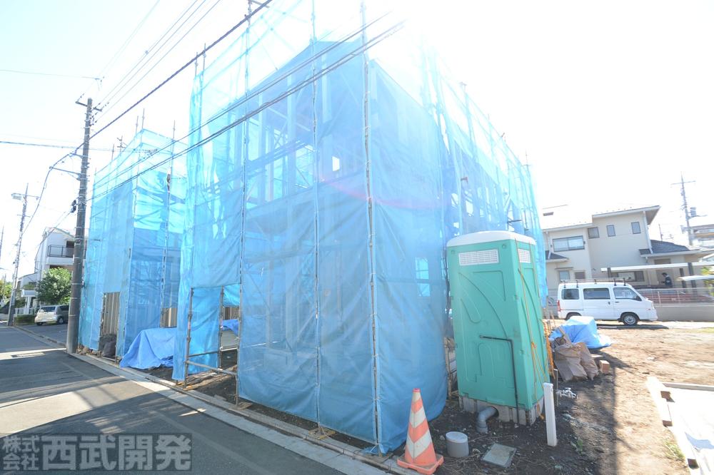 Local photos, including front road. Local (10 May 2013) Shooting Building 2