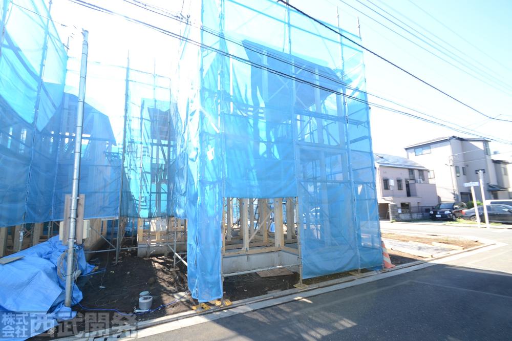 Local photos, including front road. Local (10 May 2013) Shooting Building 2