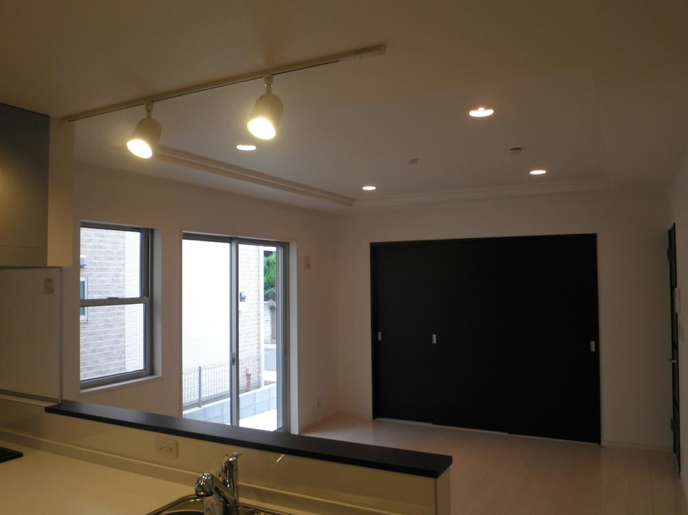 Same specifications photos (living)