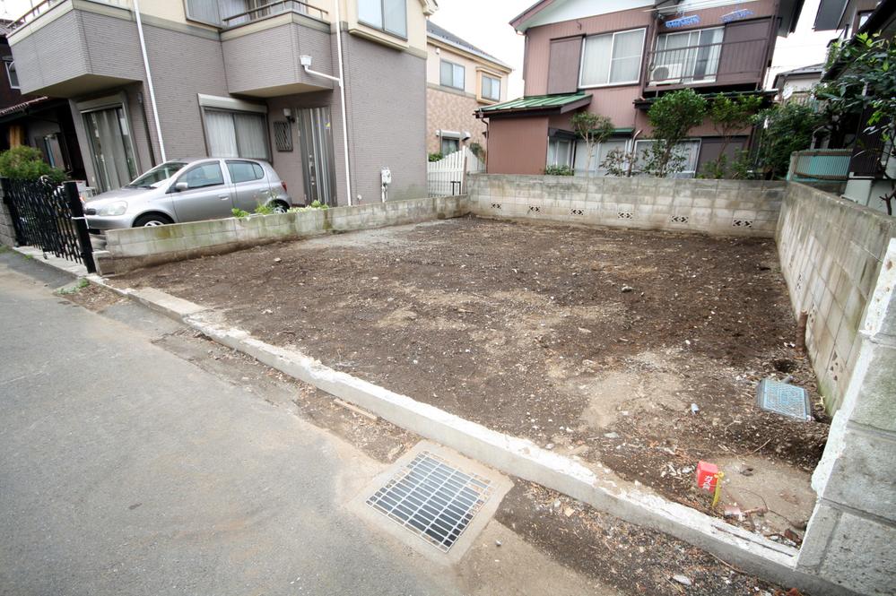 Local photos, including front road. Local Photos