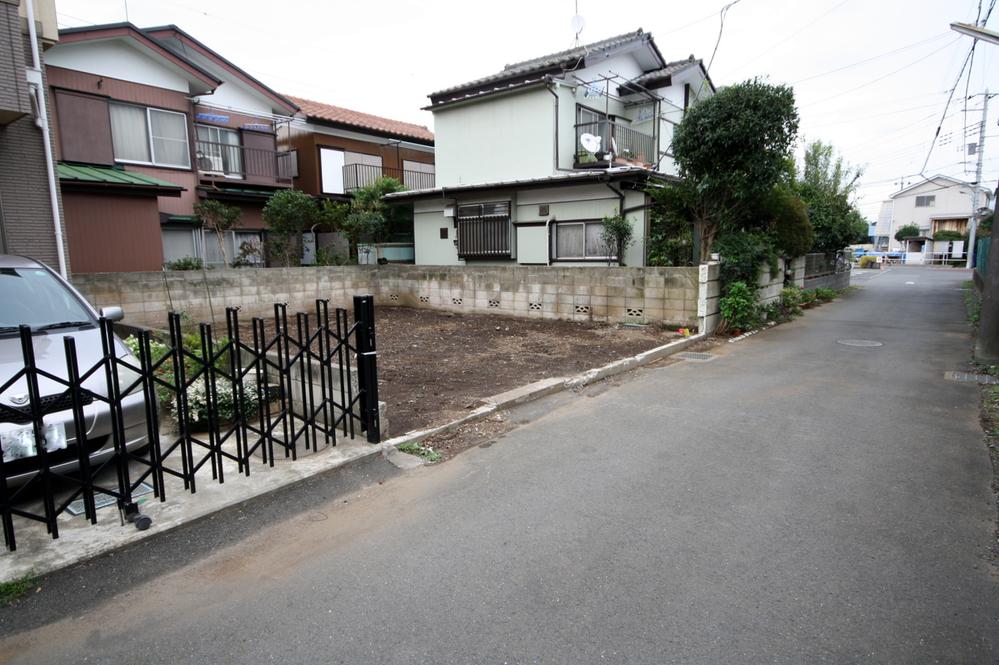 Local photos, including front road. Local Photos