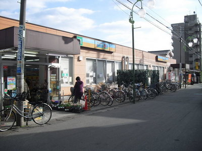 Convenience store. Lawson Store 100 235m up (convenience store)