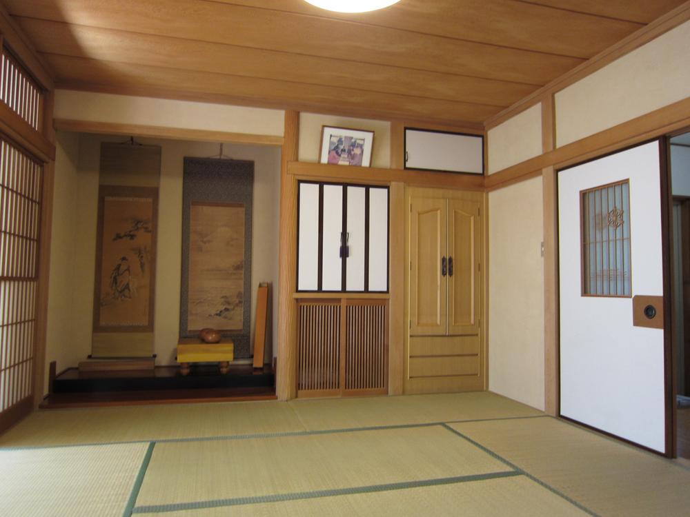 Non-living room. Japanese-style room about 8 tatami (September 2012) shooting