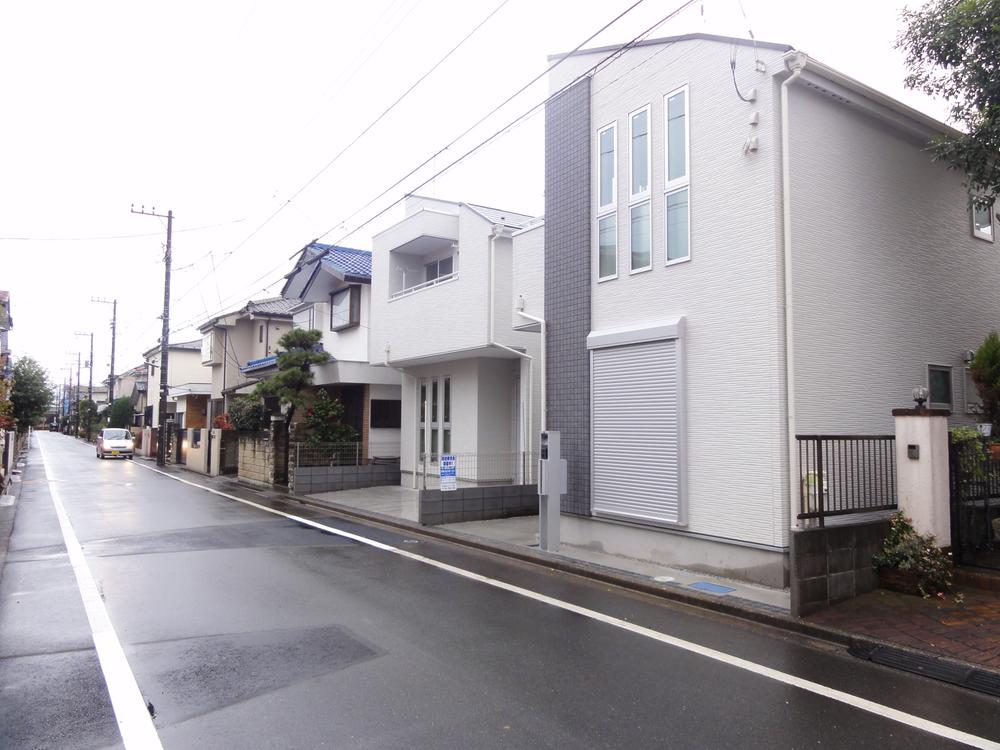 Local photos, including front road. Local (12 May 2013) Shooting