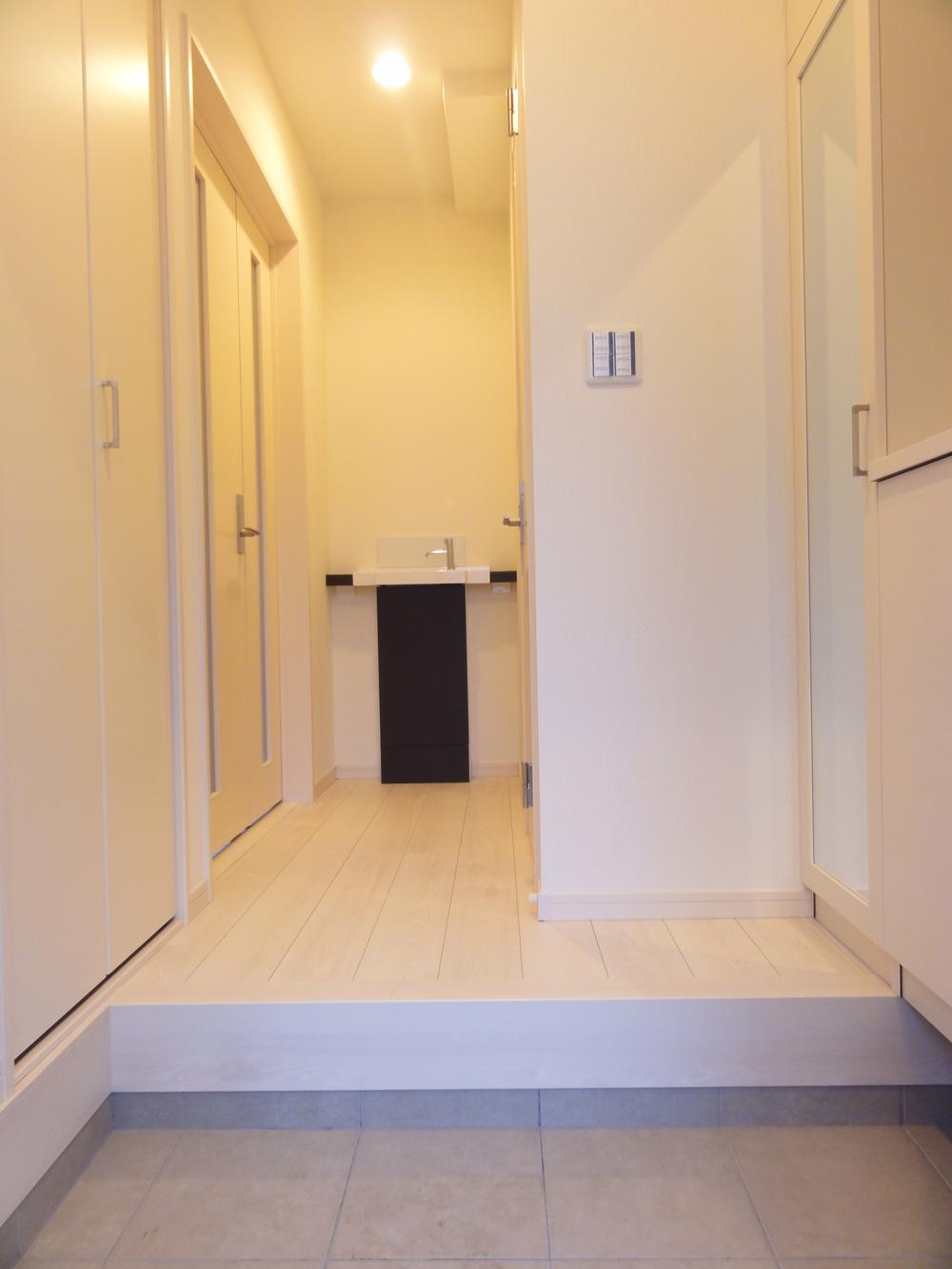 Entrance. Local (12 May 2013) Shooting