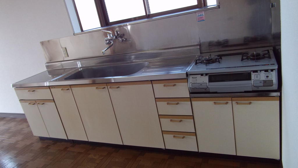 Kitchen. Spacious kitchen