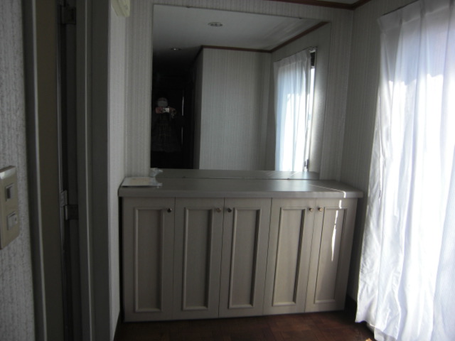 Entrance. Cupboard