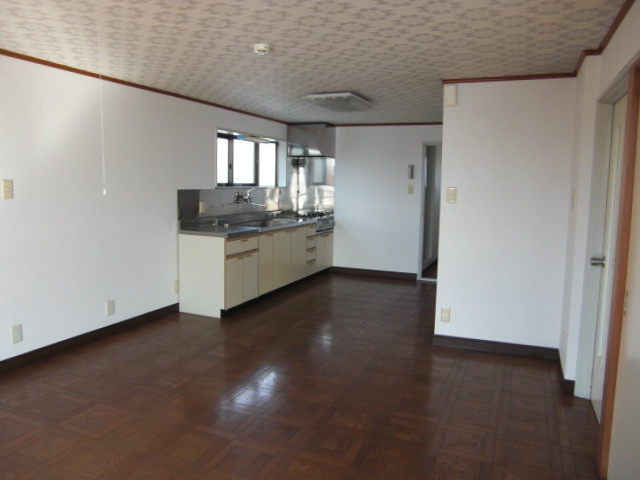 Living and room. 16.5 tatami wide LDK