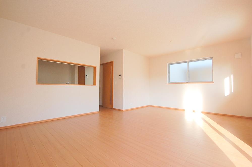 Same specifications photos (living). Example of construction