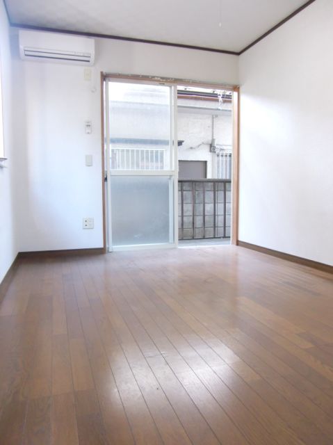 Living and room. This room with a bay window