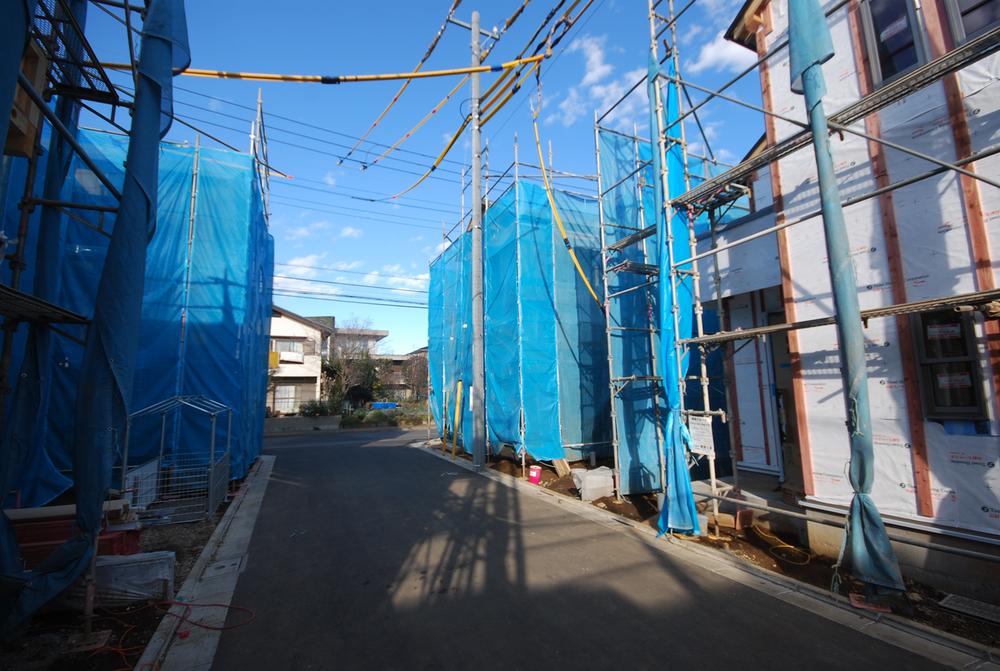 Local photos, including front road. Local Photos